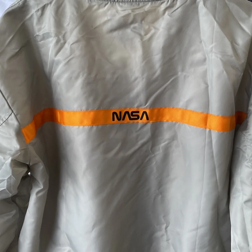 NWOT Men's NASA Light Gray Interstellar Bomber Jacket - Picture 2 of 5